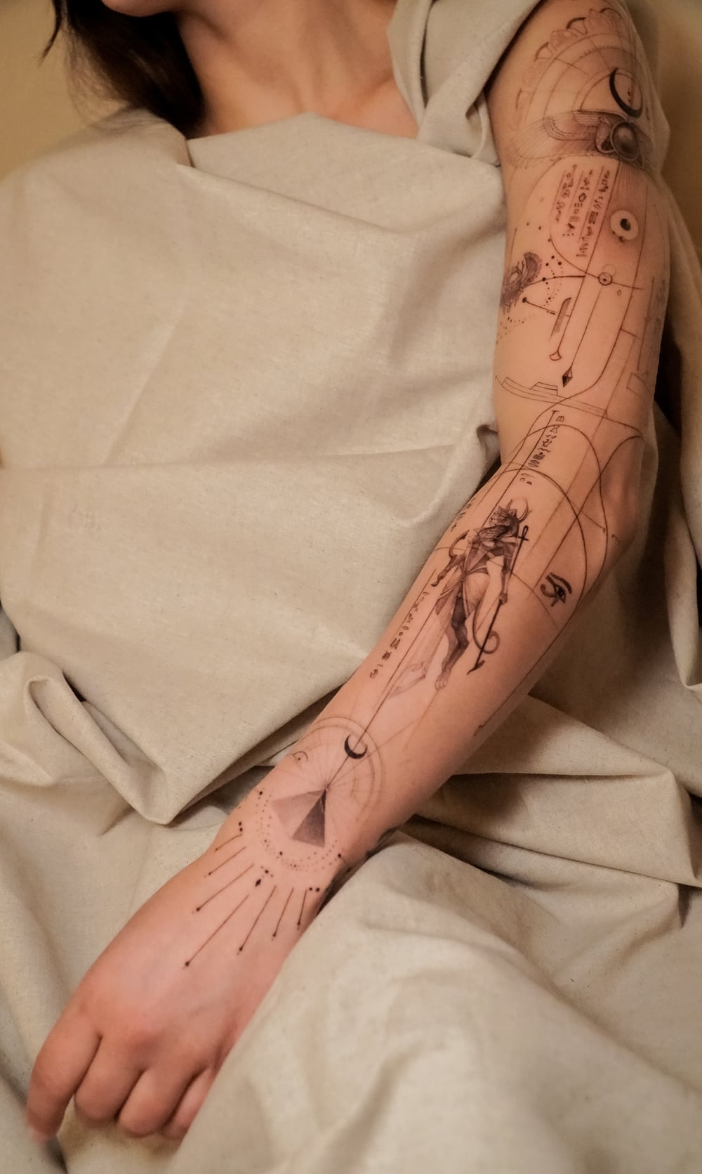 imagen de un brazo de un tatuaje fineline en Zaragoza